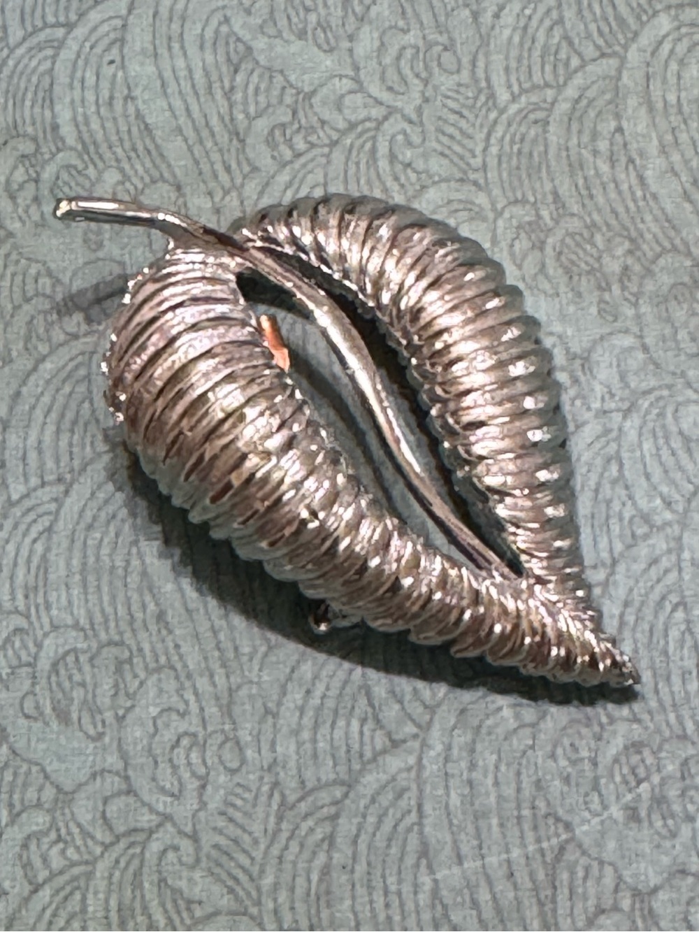 VINTAGE SILVER TONE LEAF BROOCH